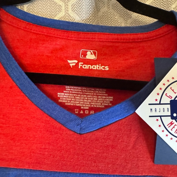 Fanatics women’s Red and Blue Cubs Long Sleeve Tee NWT size Medium - Picture 4 of 5